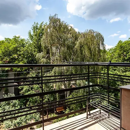 Apartman Picasso In A Park Area *