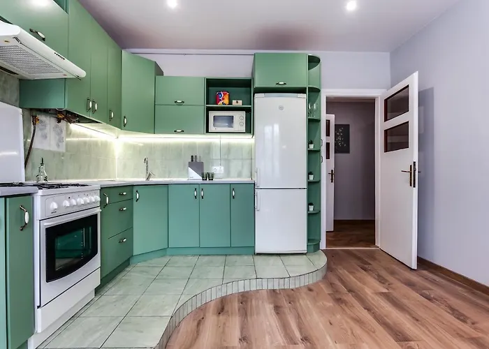 Picasso In A Park Area Apartment *