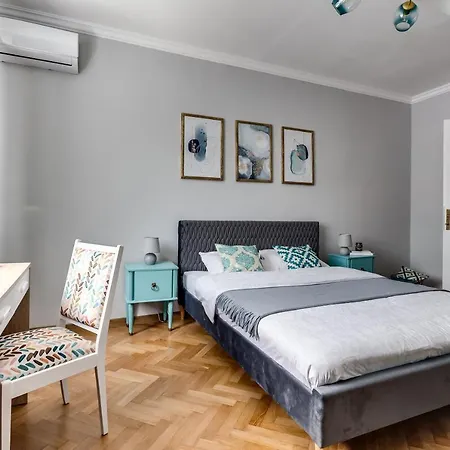 Appartement Picasso In A Park Area