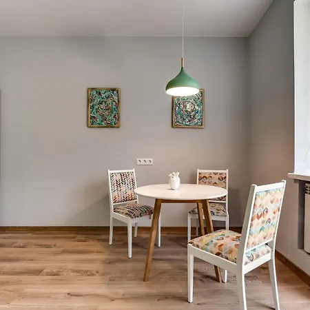 Picasso In A Park Area Apartament Lwów