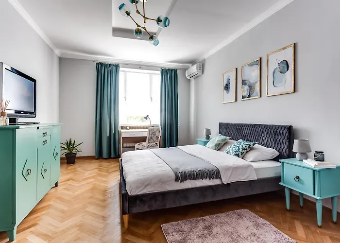 Picasso In A Park Area * Lwów